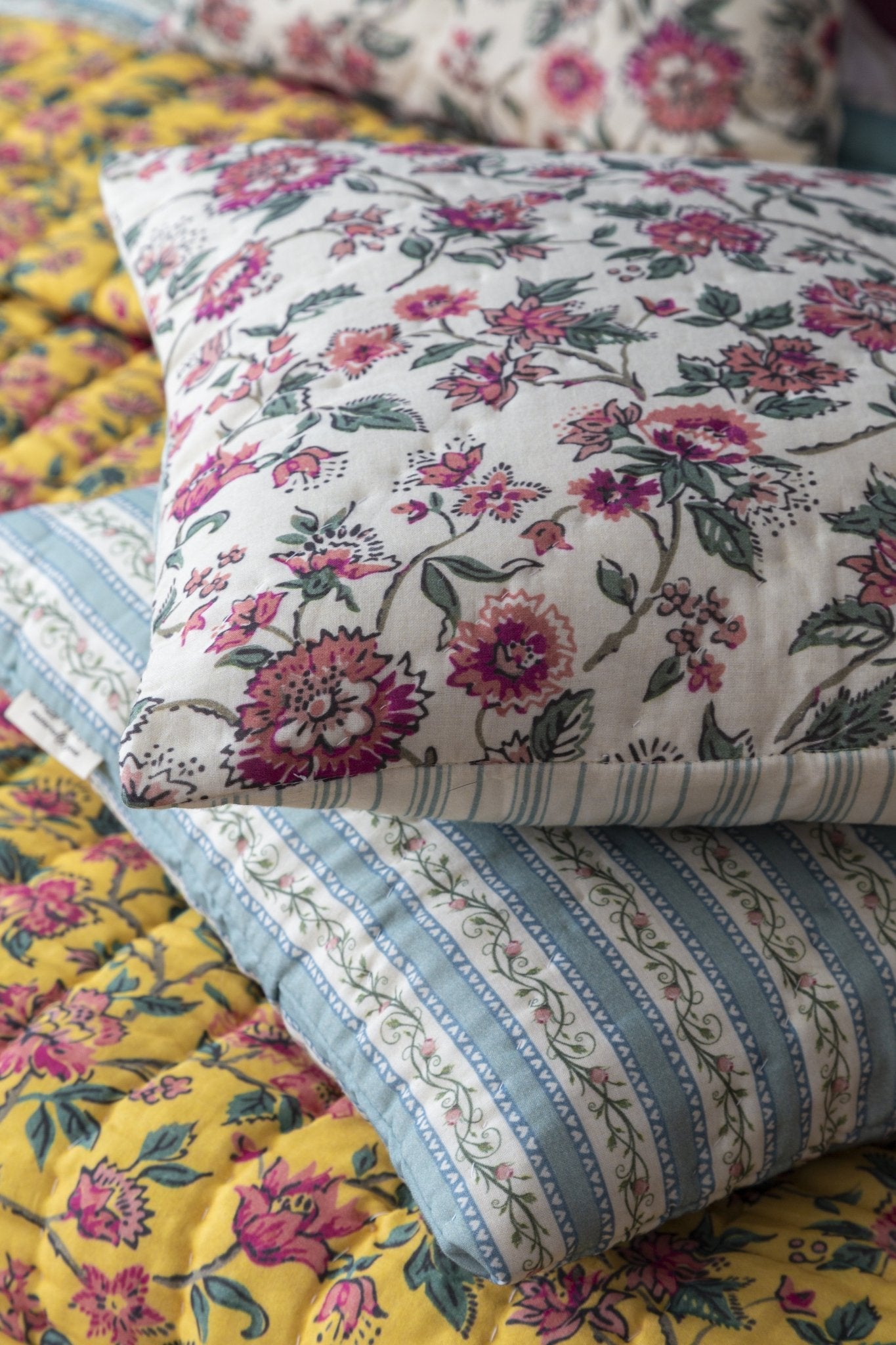 Heaven Gül Desenli El Yapımı 2'li Yastık Kılıfı - uniqlooms.com