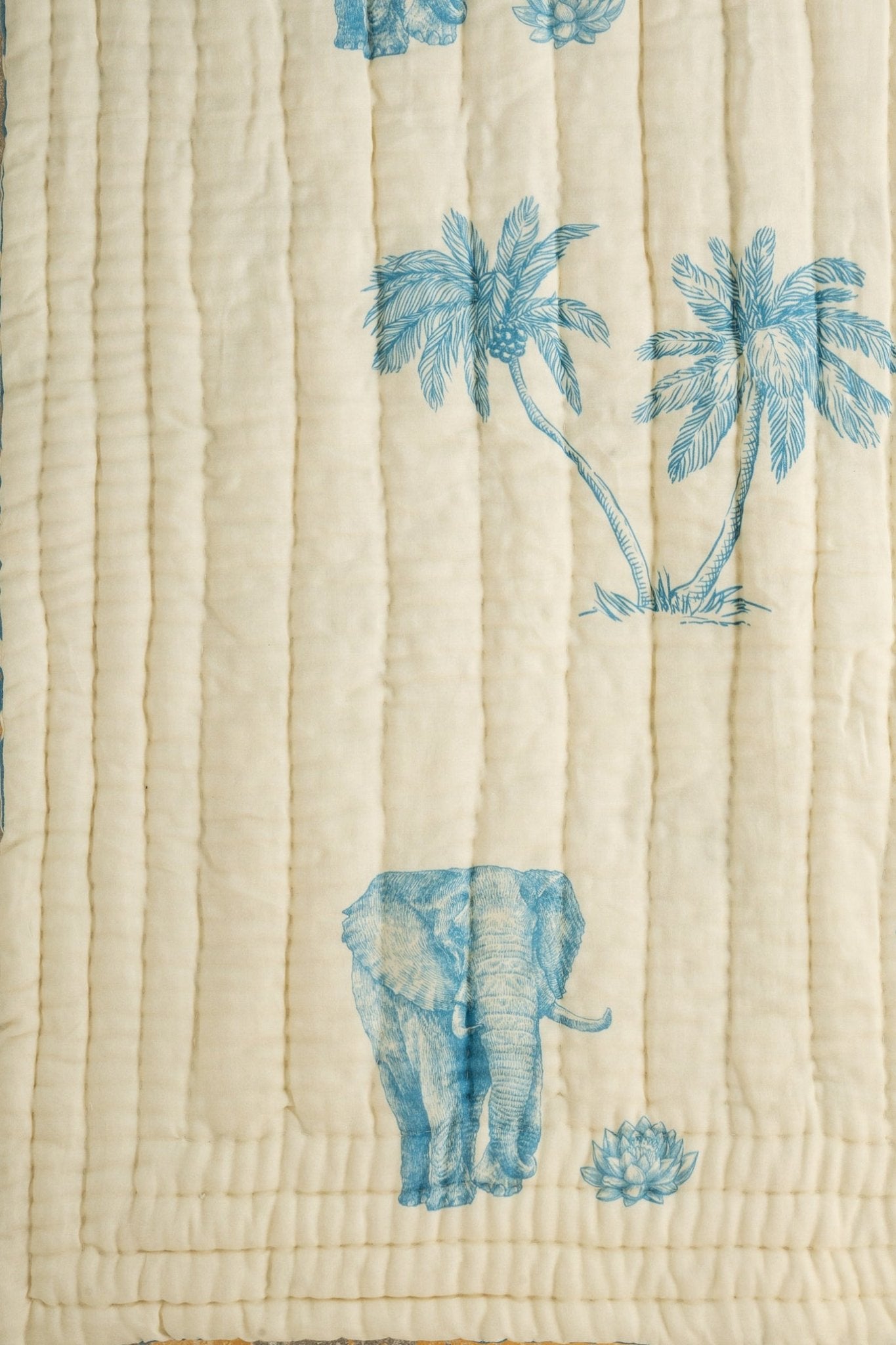 Lotus Organik Pamuk El Yapımı Yatak Örtüsü - uniqlooms.com