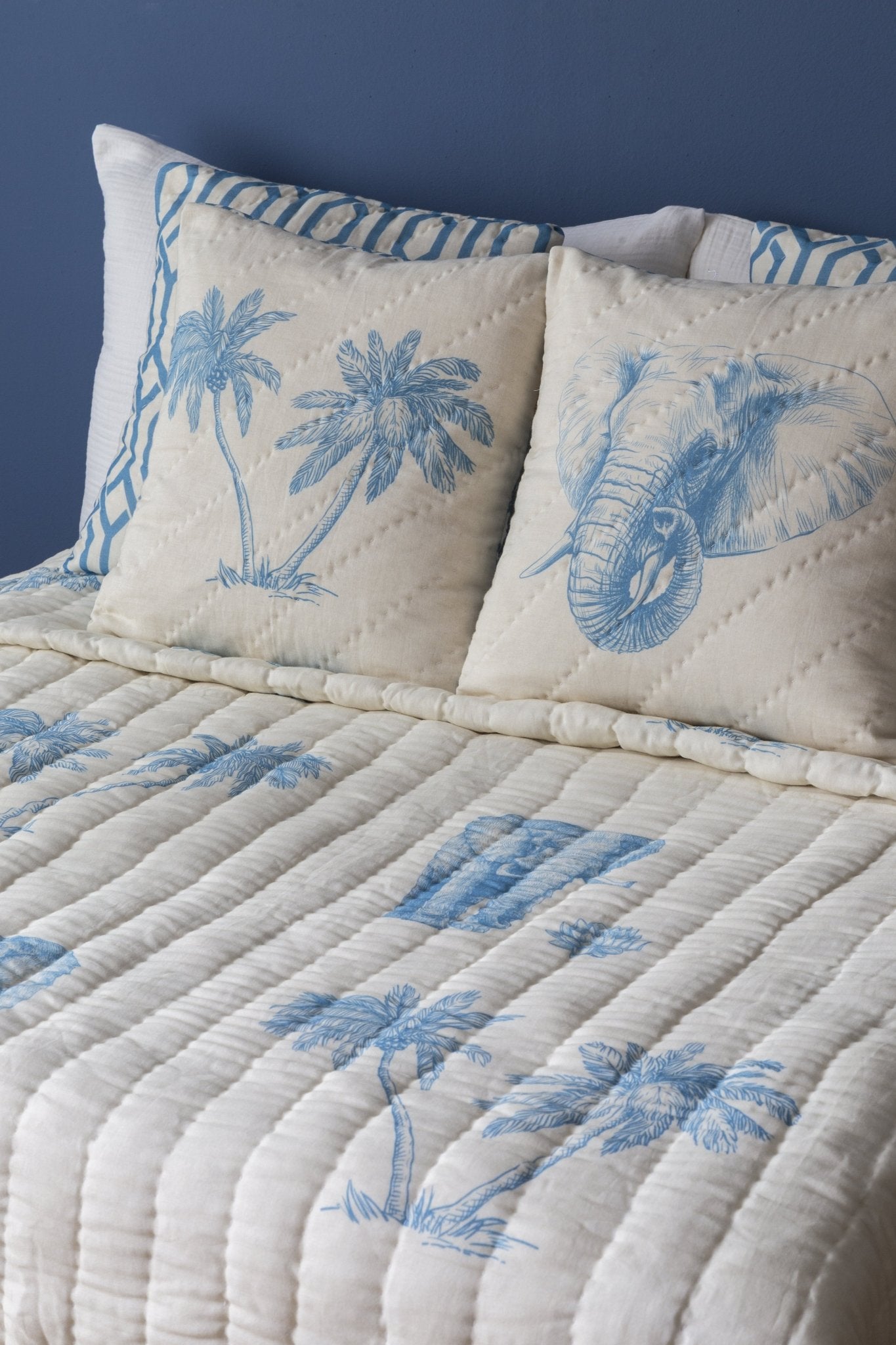 Lotus Fil ve Palmiye Desenli El Yapımı 2'li Yastık Kılıfı - uniqlooms.com